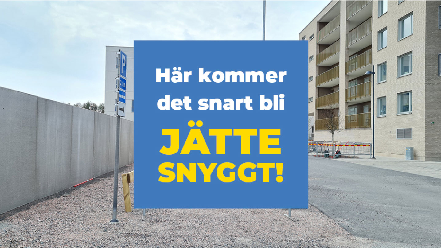 Fotografi från ett kvarter i Skeppsbron. Till vänster en lång betongvägg, till höger flerbostadshus. I mitten av fotot står texten "här kommer det snart bli jättesnyggt!"