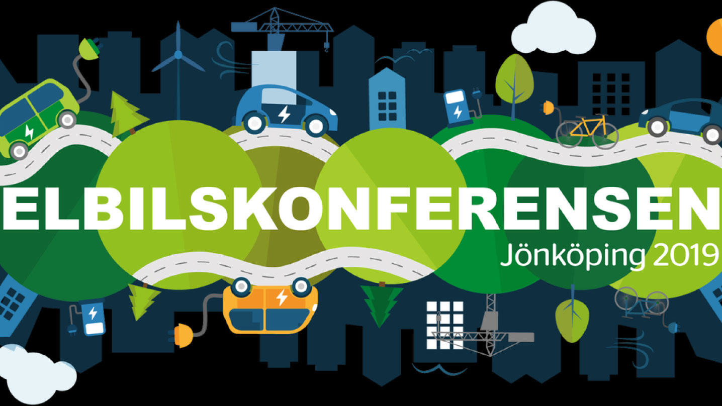 Illustrationer av elbilar, hus, träd, moln, cyklar, laddningsstationer. I mitten står texten "Elbilskonferensen Jönköping 2019". Färgerna går i grön, blå och orange.
