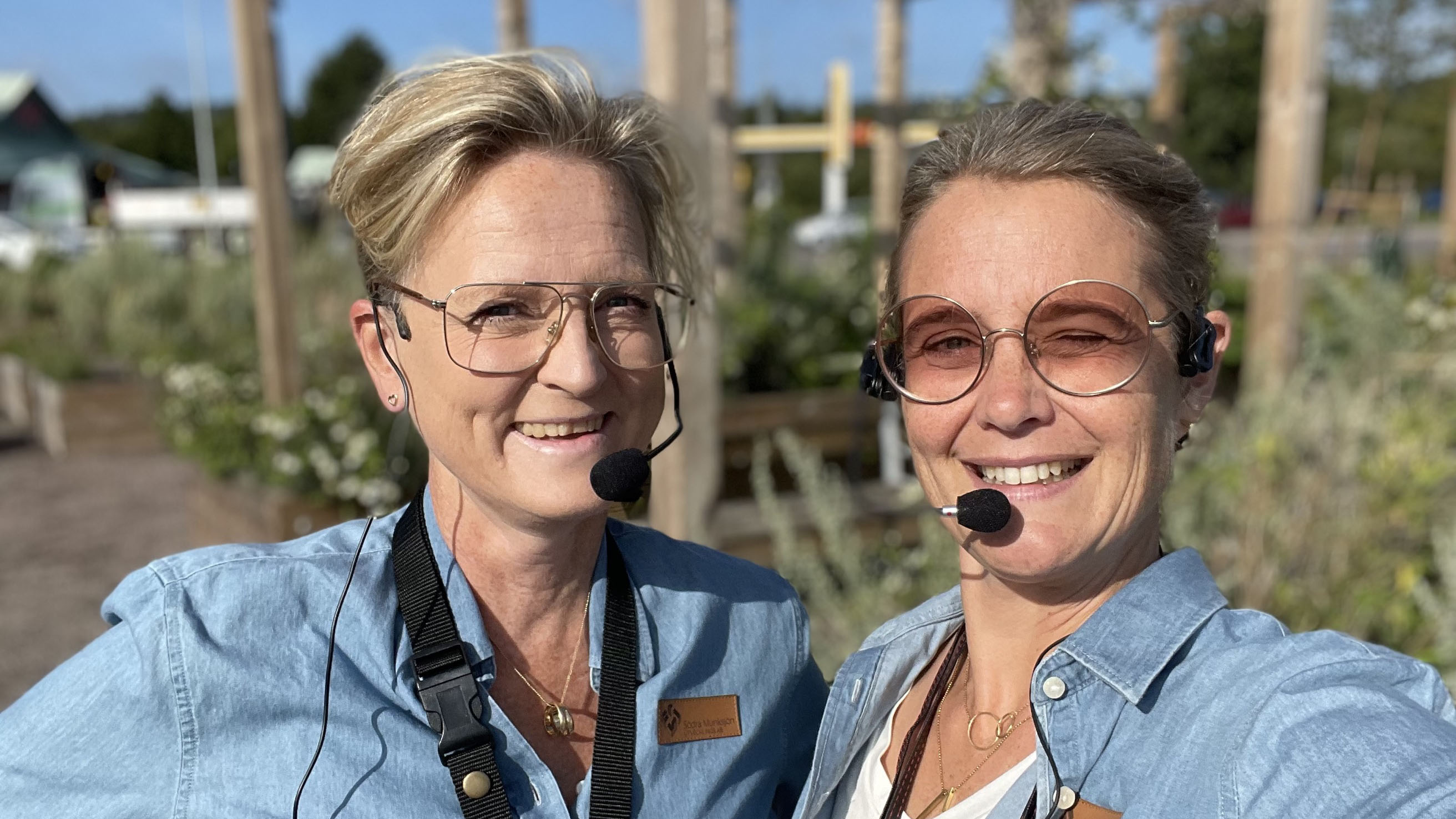 Caisa och Anna från SMUAB innan de håller i sin rundtur i Skeppsbron
